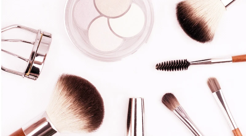 10 Urutan Make Up yang Benar Agar Tahan Lama